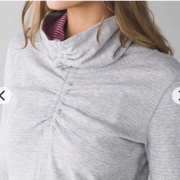 Lululemon In a Cinch Longsleeve Tee Pullover Heathered Grey Pink Striped… - Picture 4 of 15